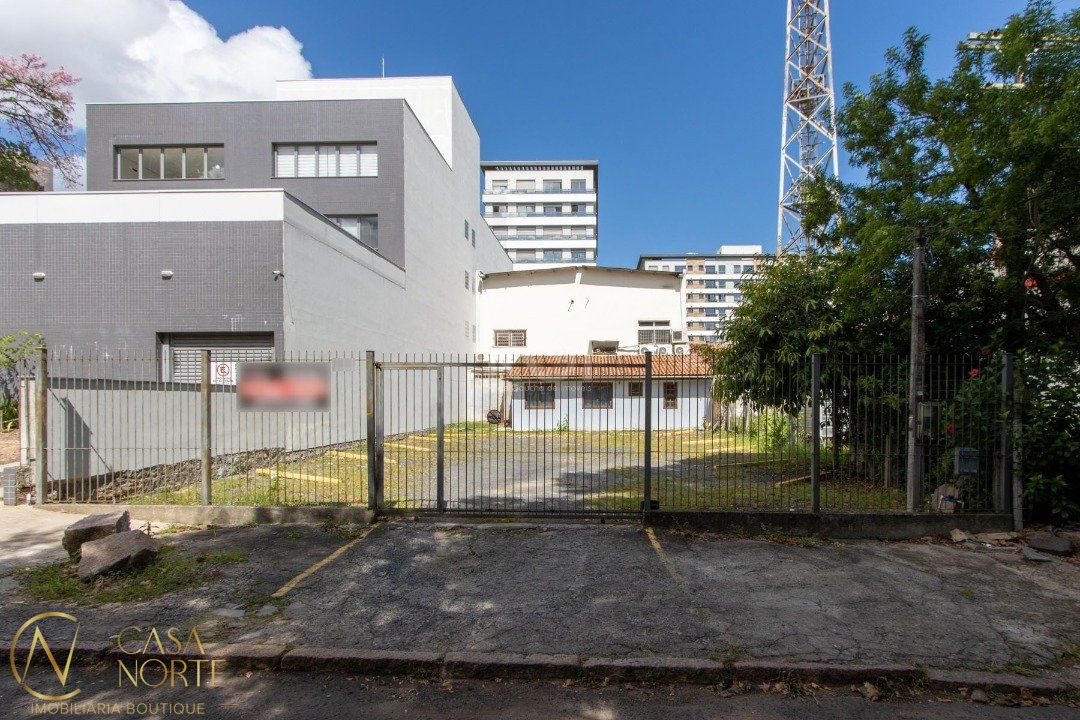 Terreno à venda  com 298m², Praça Comendador Souza Gomes no bairro Tristeza em Porto Alegre