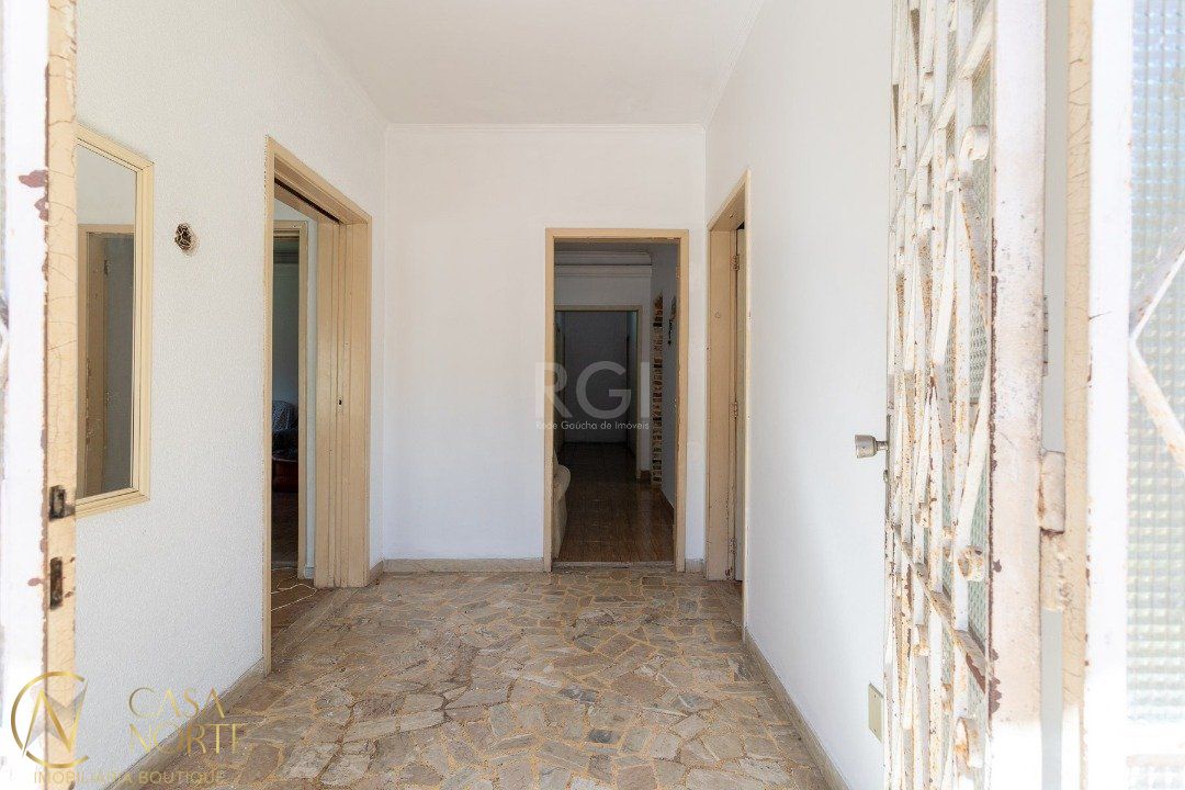 Casa à venda com 4 quartos, 522m², 3 vagas, Rua Grao Para no bairro Menino Deus em Porto Alegre