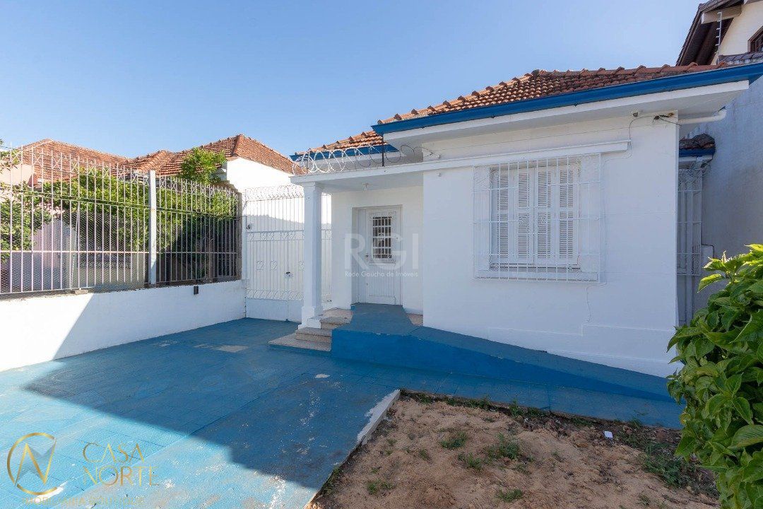 Casa à venda com 3 quartos, 180m², 3 vagas, Rua Coronel Neves no bairro Medianeira em Porto Alegre