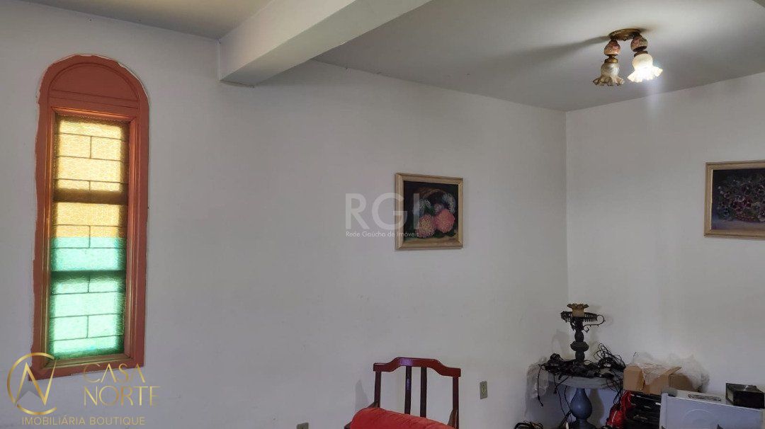 Casa à venda com 4 quartos, 236m², 4 vagas, Rua Martins de Lima no bairro Vila São José em Porto Alegre