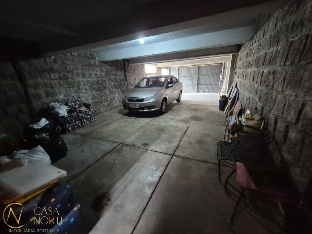 Casa à venda com 4 quartos, 280m², 1 suíte, 4 vagas, Rua Dário Totta no bairro Teresópolis em Porto Alegre