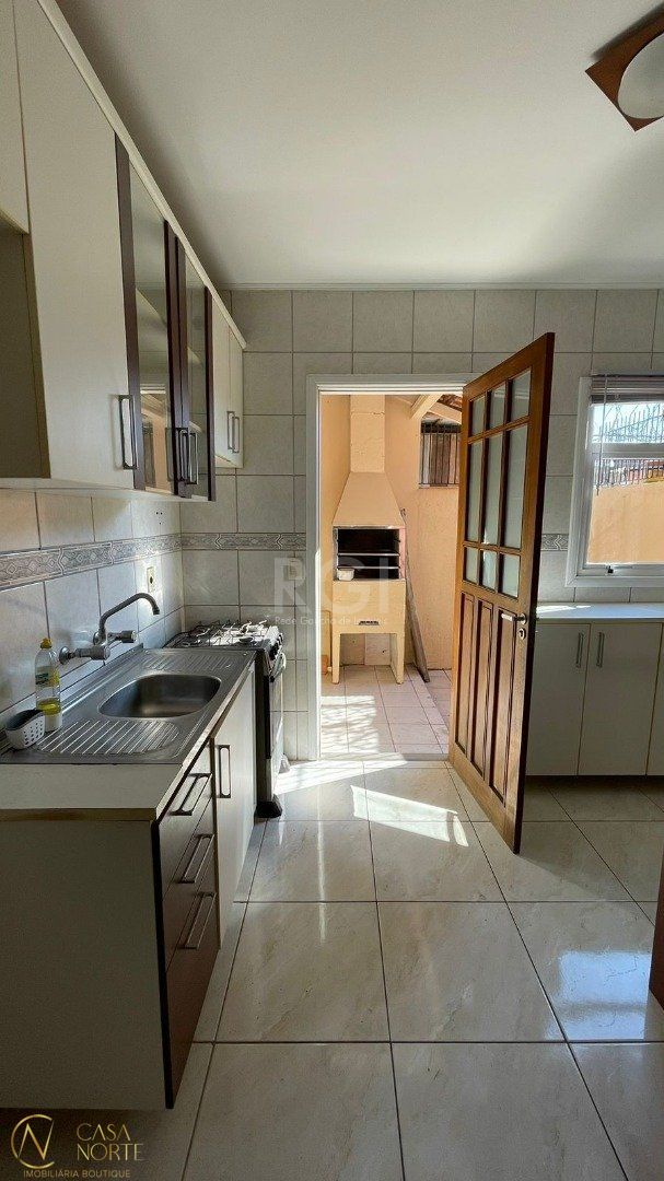Casa de Condomínio à venda com 2 quartos, 94m², 1 suíte, 1 vaga, Rua Afonso Arinos no bairro Camaquã em Porto Alegre