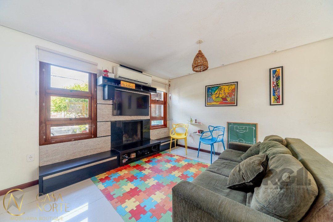 Casa de Condomínio à venda com 3 quartos, 153m², 1 suíte, 2 vagas, Rua Guatambu no bairro Hípica em Porto Alegre