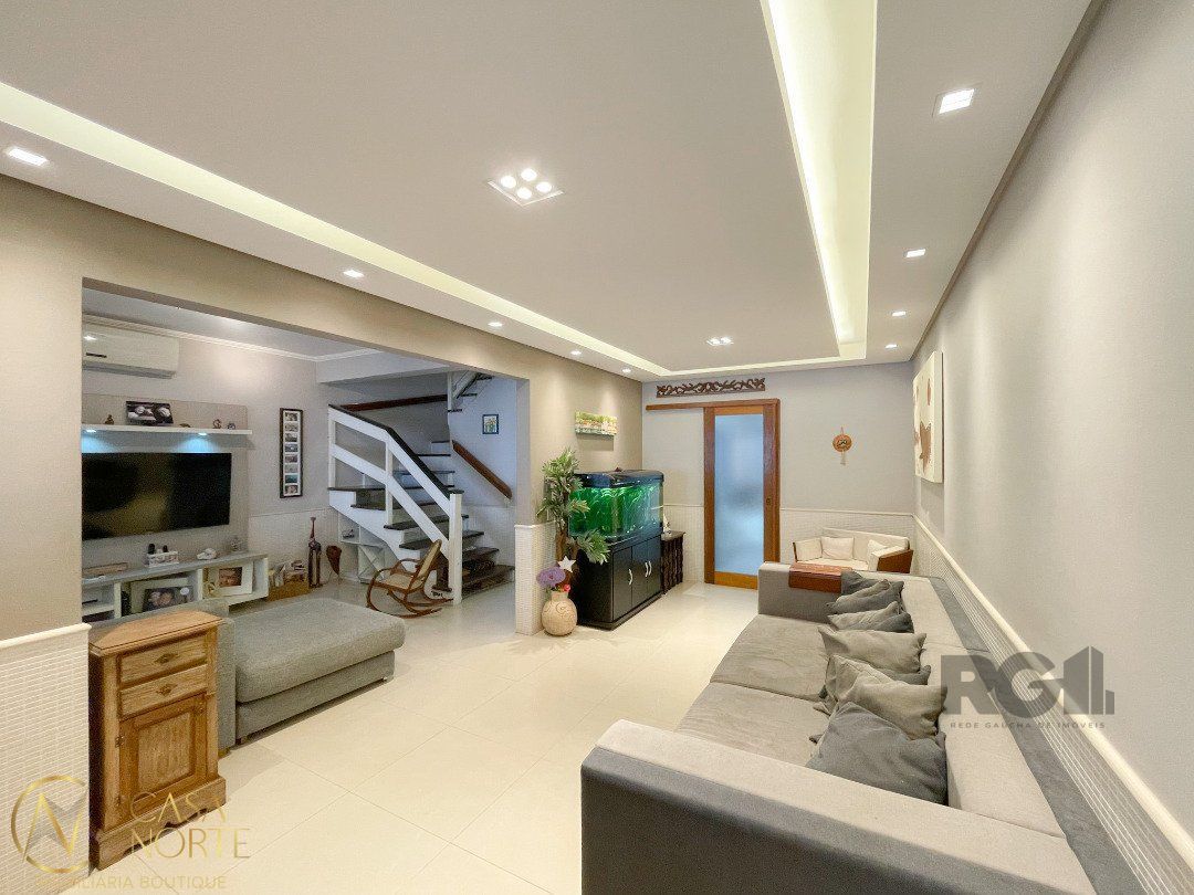 Casa à venda com 3 quartos, 119m², 1 suíte, 2 vagas, Avenida Copacabana no bairro Tristeza em Porto Alegre