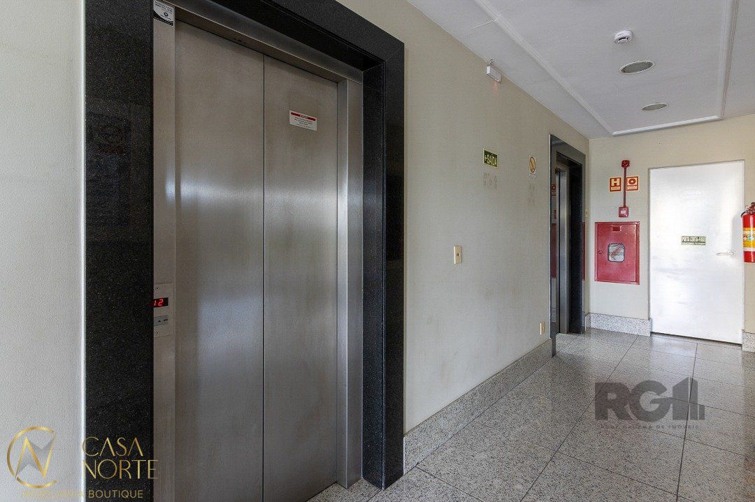 Apartamento à venda com 3 quartos, 98m², 1 suíte, 1 vaga, Avenida Diario de Noticias no bairro Cristal em Porto Alegre