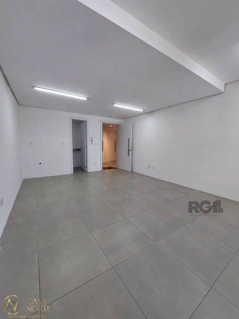 Sala Comercial à venda , 27m², Travessa Itaperuna no bairro Tristeza em Porto Alegre