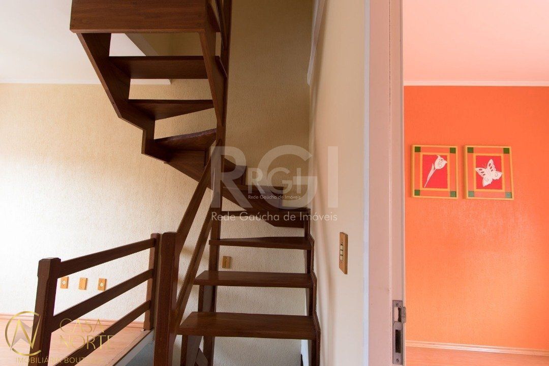 Casa de Condomínio à venda com 3 quartos, 92m², 1 suíte, 2 vagas, Rua Afonso Arinos no bairro Camaquã em Porto Alegre
