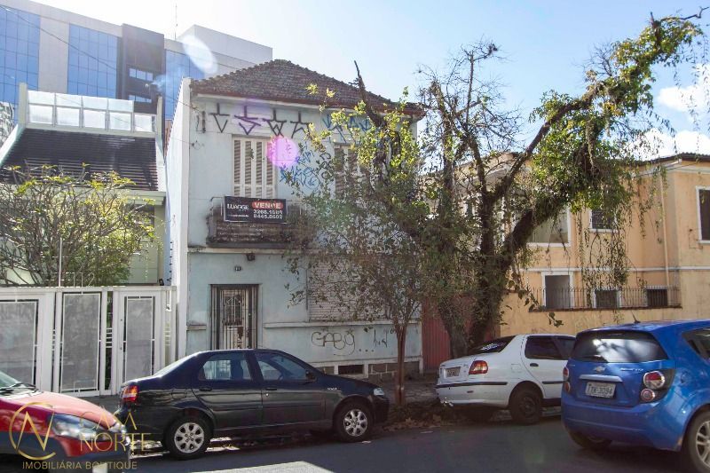 Casa à venda com 5 quartos, 144m², Rua Tiradentes no bairro Independência em Porto Alegre