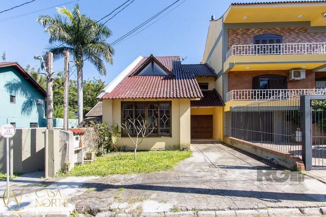 Casa de Condomínio à venda com 3 quartos, 190m², 1 suíte, 2 vagas, Avenida Vicente Monteggia no bairro Cavalhada em Porto Alegre