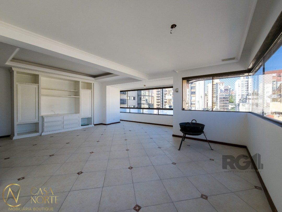 Cobertura à venda com 3 quartos, 222m², 1 suíte, 3 vagas, Rua Pedro Weingartner no bairro Rio Branco em Porto Alegre
