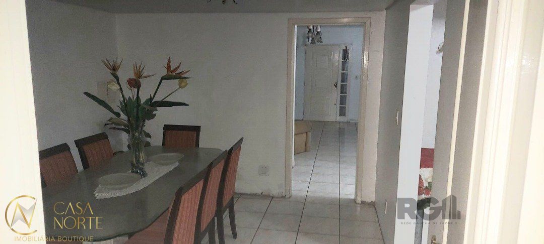 Casa à venda com 4 quartos, 385m², 3 suítes, 2 vagas, Estrada do Rincao no bairro Belém Velho em Porto Alegre