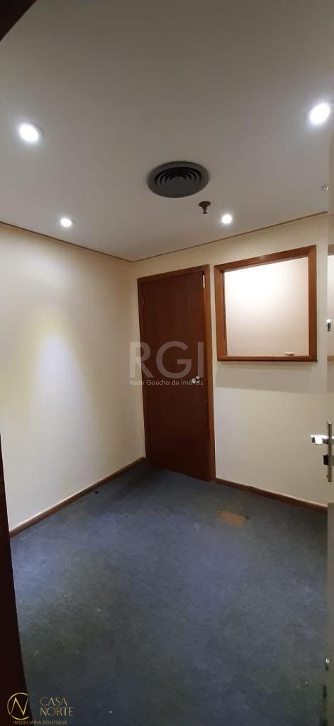 Sala Comercial à venda , 33m², Rua Vinte e Quatro de Outubro no bairro Moinhos de Vento em Porto Alegre