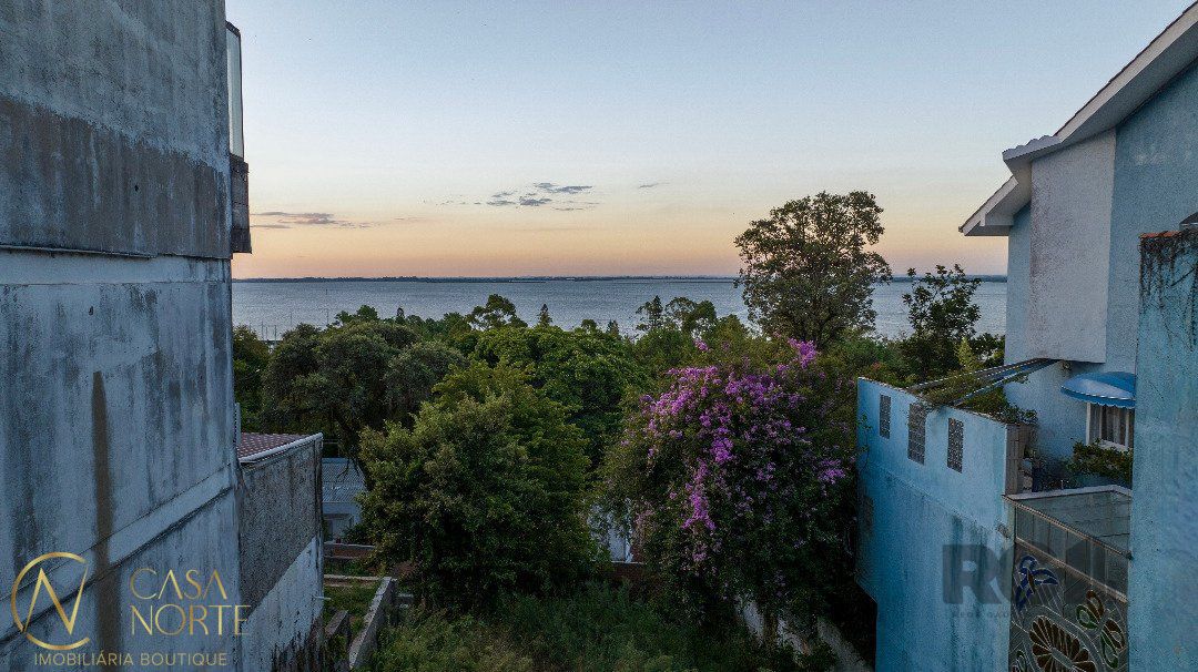 Terreno à venda  com 450m², Rua Bororo no bairro Vila Assunção em Porto Alegre