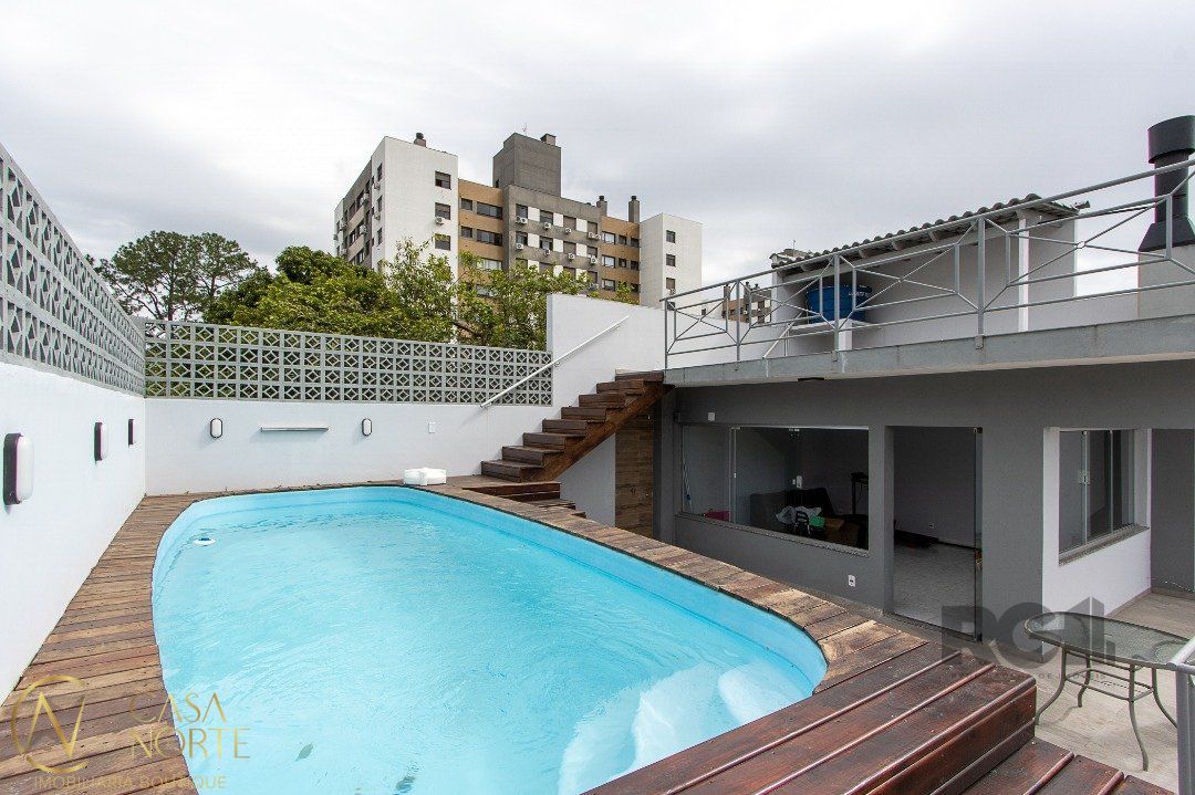 Casa à venda com 3 quartos, 250m², 1 suíte, 5 vagas, Rua Doutor Barcelos no bairro Tristeza em Porto Alegre