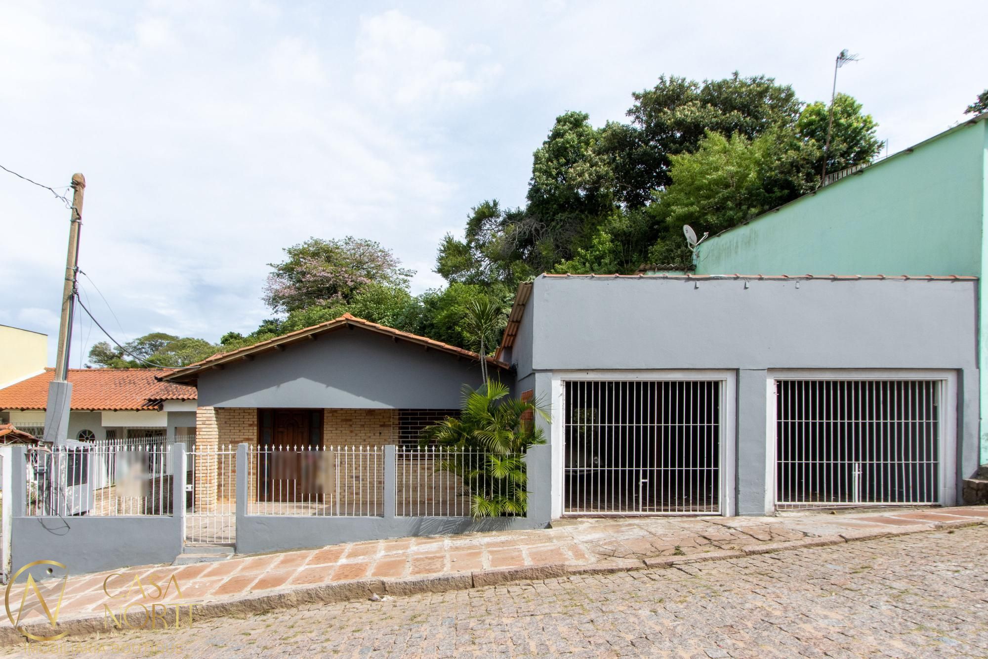 Casa à venda com 2 quartos, 235m², 4 vagas, Rua Dona Pina no bairro Cavalhada em Porto Alegre