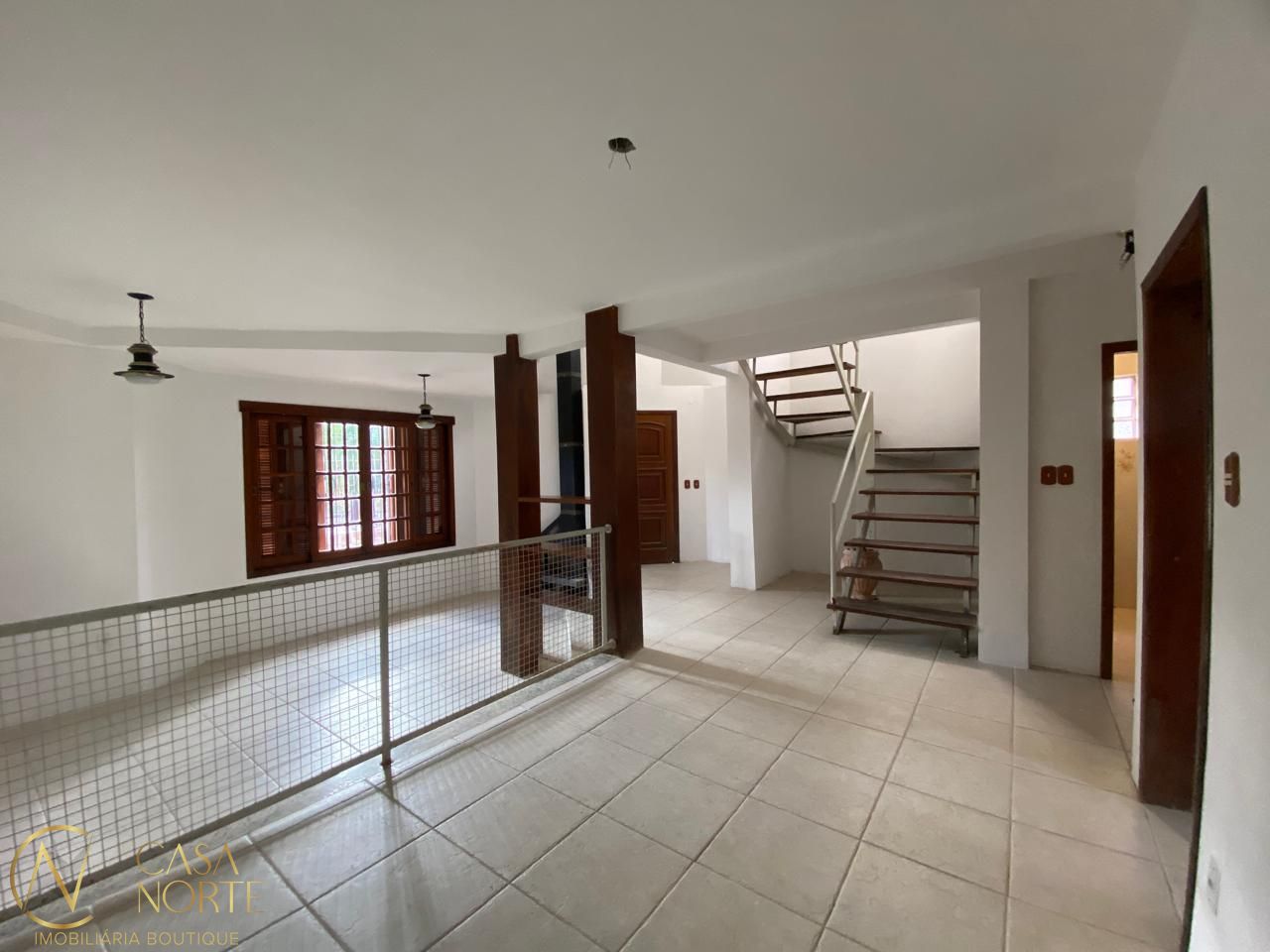 Casa à venda com 3 quartos, 253m², 1 suíte, 4 vagas, Avenida Guaiba no bairro Serraria em Porto Alegre