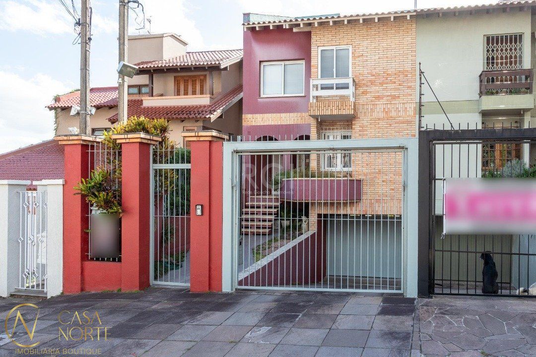 Casa à venda com 3 quartos, 226m², 2 suítes, 3 vagas, Rua Doutor Arnaldo da Silva Ferreira no bairro Jardim Isabel em Porto Alegre