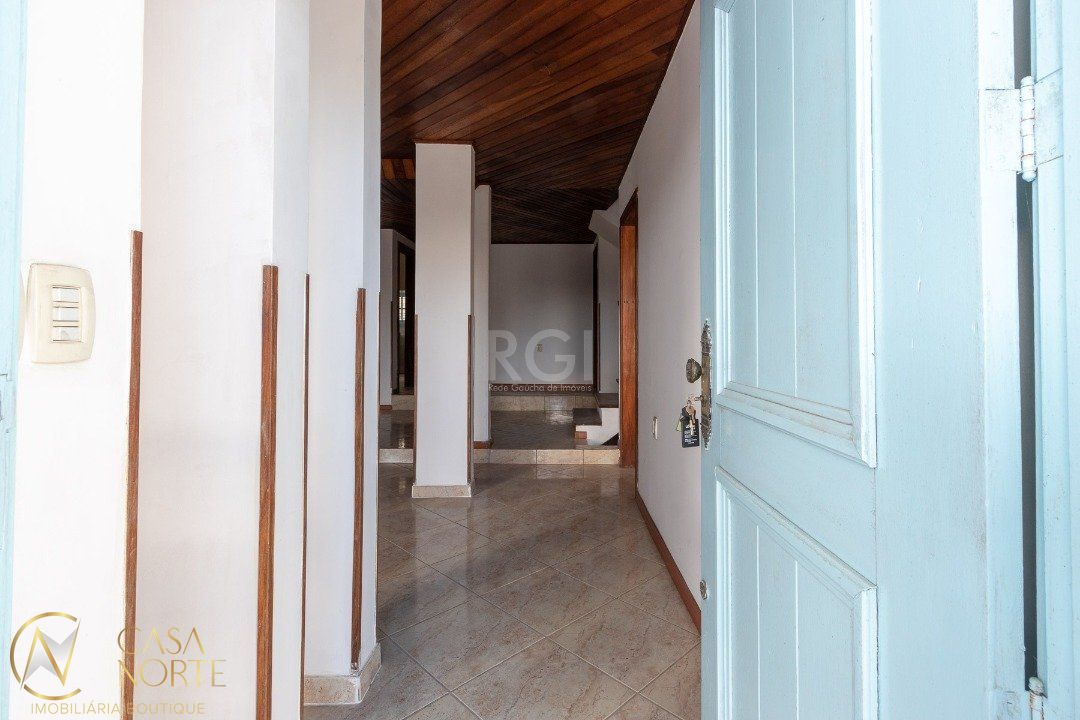 Casa à venda com 4 quartos, 266m², 1 suíte, 3 vagas, Rua Padre João Batista Reus no bairro Vila Conceição em Porto Alegre