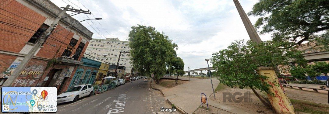 Terreno à venda  com 450m², Rua General Salustiano no bairro Centro Histórico em Porto Alegre