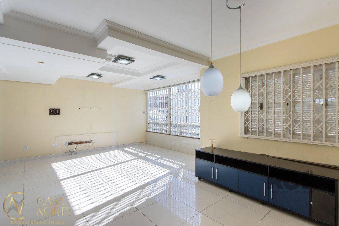 Casa de Condomínio à venda com 3 quartos, 159m², 1 suíte, 2 vagas, Rua Gaurama no bairro Cavalhada em Porto Alegre