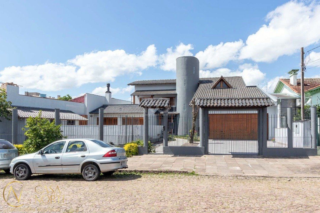 Casa à venda com 5 quartos, 451m², 1 suíte, 4 vagas, Rua Alfredo Silveira Dias no bairro Nonoai em Porto Alegre