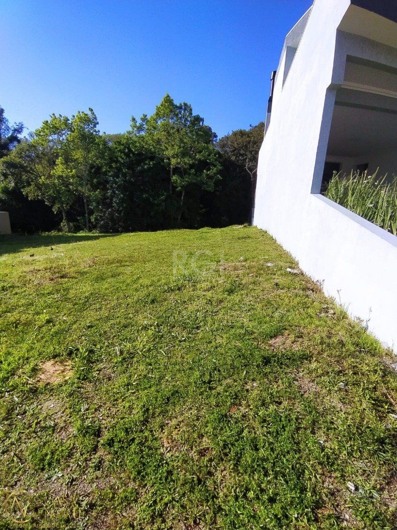 Terreno à venda  com 389m², Rua Adriano Pereira da Silva no bairro Vila Nova em Porto Alegre