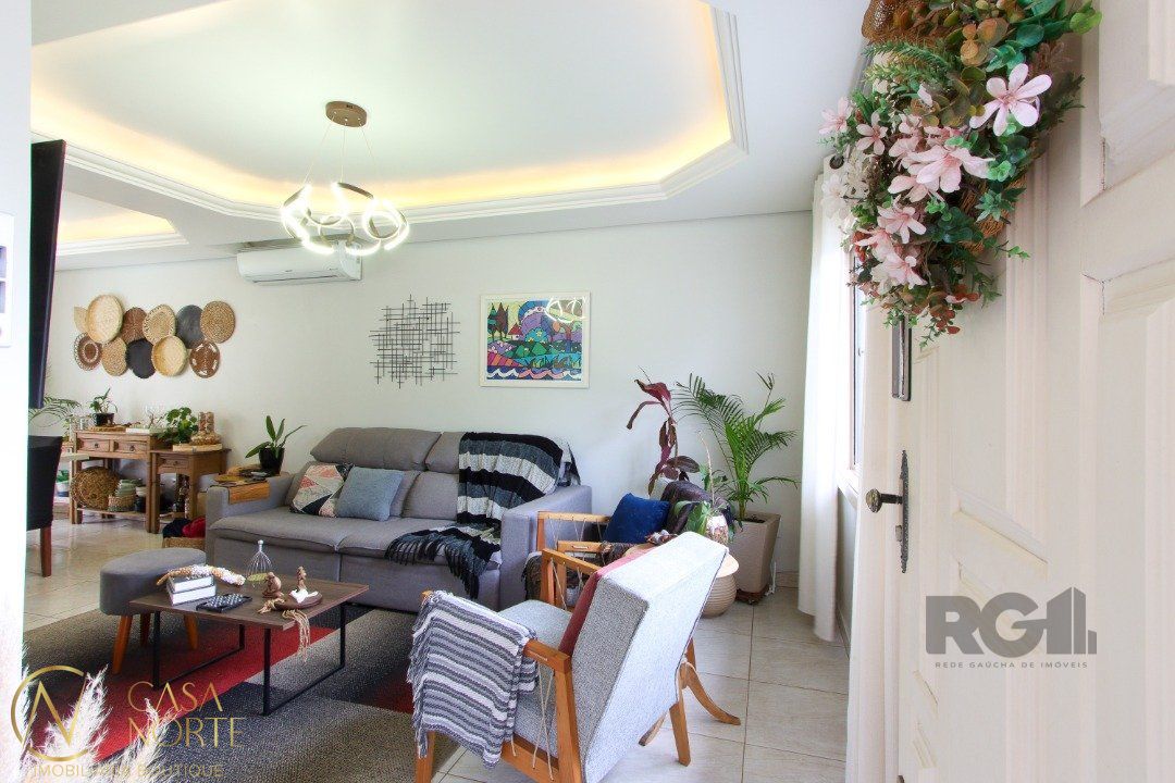 Casa à venda com 2 quartos, 122m², 2 suítes, 1 vaga, Rua Guatambu no bairro Hípica em Porto Alegre