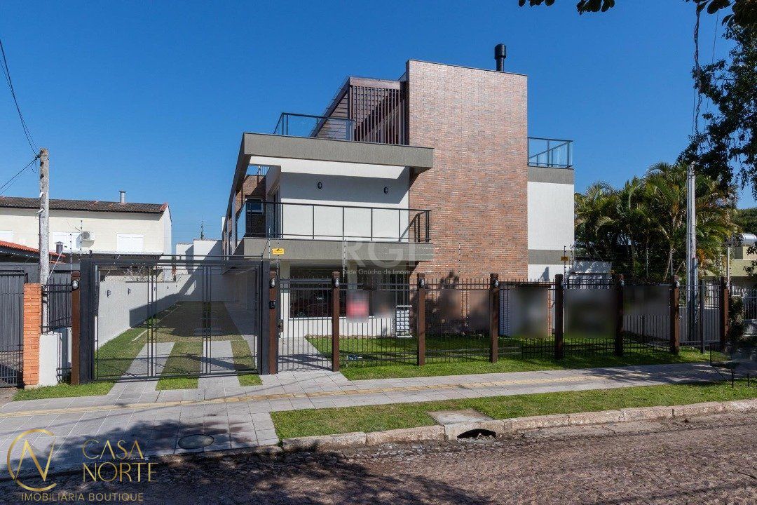 Casa de Condomínio à venda com 3 quartos, 306m², 3 suítes, 3 vagas, Avenida Pereira Passos no bairro Vila Assunção em Porto Alegre