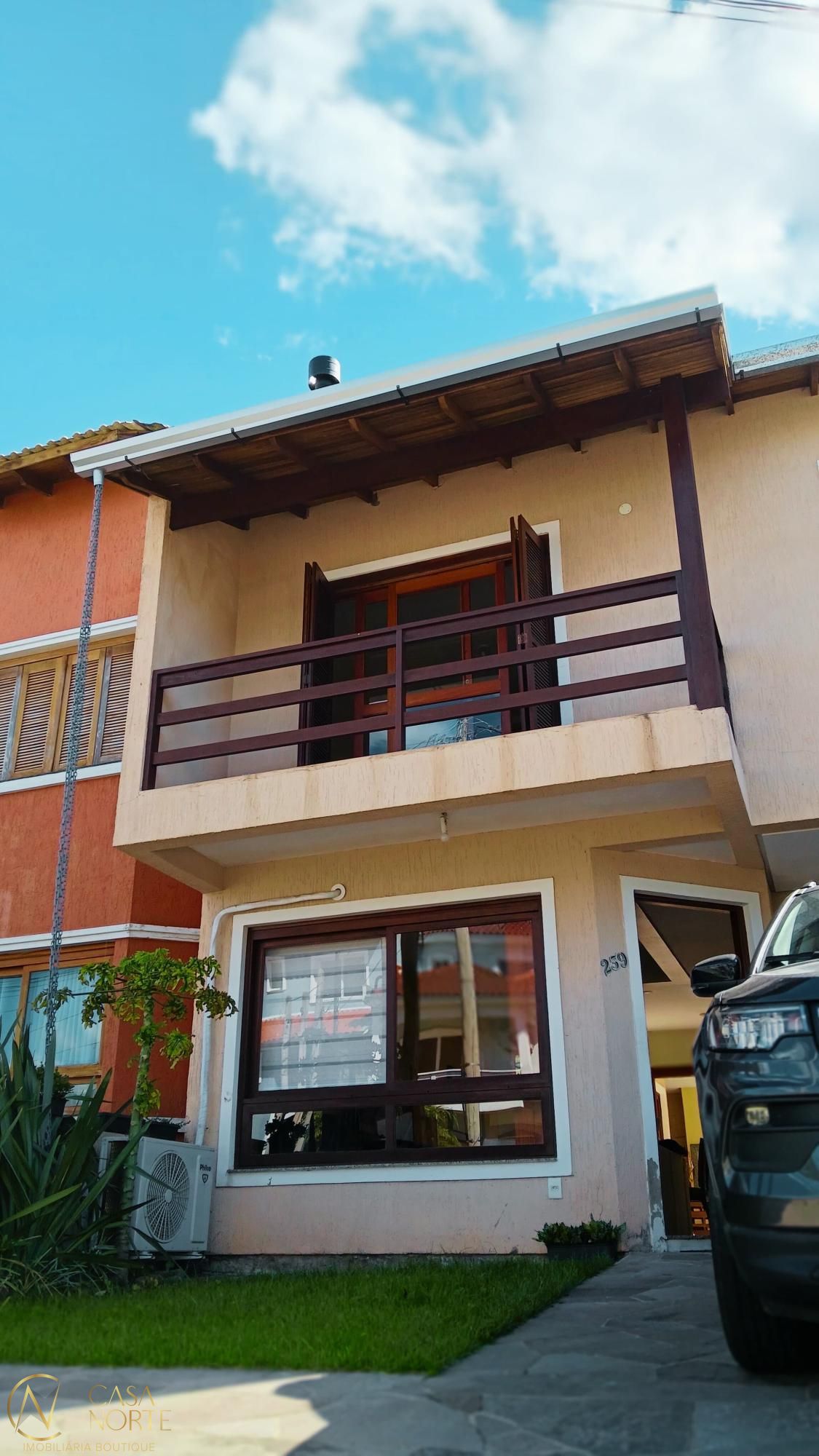 Casa à venda com 3 quartos, 140m², 1 vaga, Rua Pau-Brasil no bairro Hípica em Porto Alegre