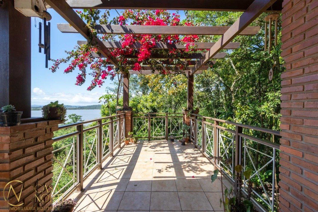 Casa à venda com 4 quartos, 352m², 1 suíte, 4 vagas, Avenida Joaquim Martins da Silva no bairro Belém Novo em Porto Alegre