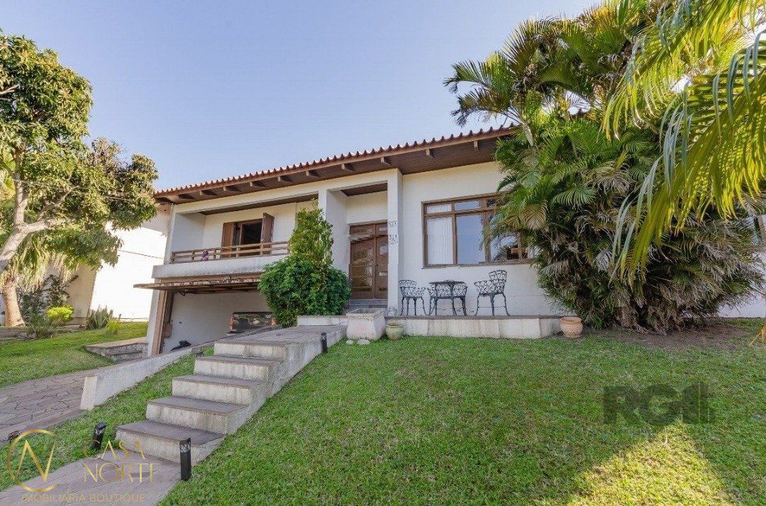 Casa de Condomínio à venda com 3 quartos, 450m², 1 suíte, 3 vagas, Avenida Firmino Octavio Bimbi no bairro Cavalhada em Porto Alegre