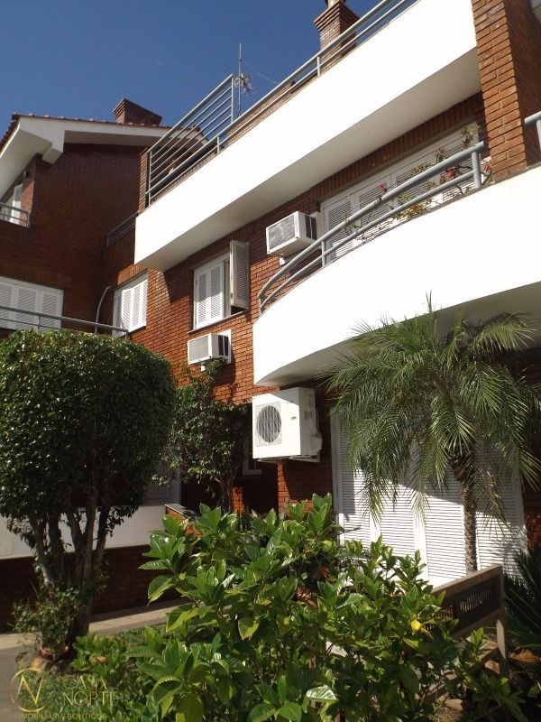 Casa de Condomínio à venda com 4 quartos, 350m², 1 suíte, 2 vagas, Rua Professor Doutor Milton Guerreiro no bairro Santa Tereza em Porto Alegre