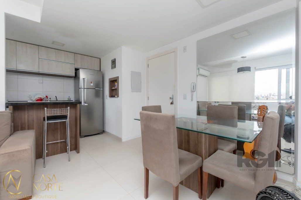 Apartamento à venda com 2 quartos, 53m², 1 suíte, 1 vaga, Avenida Florianópolis no bairro Azenha em Porto Alegre