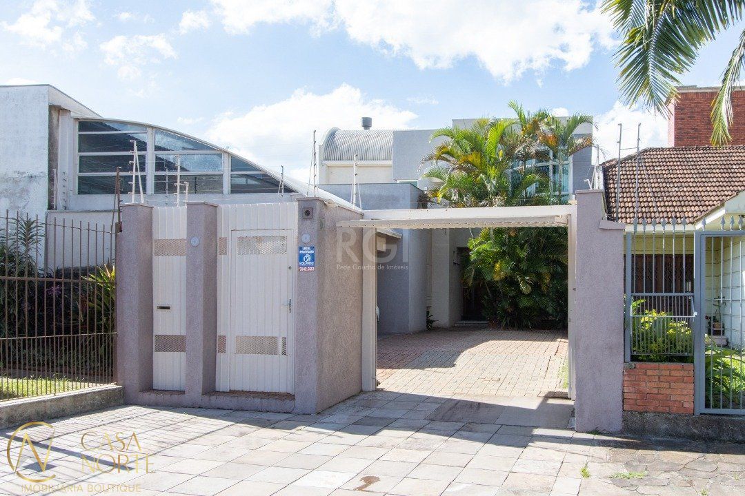 Casa à venda com 4 quartos, 286m², 2 suítes, 3 vagas, Rua Otavio Faria no bairro Teresópolis em Porto Alegre