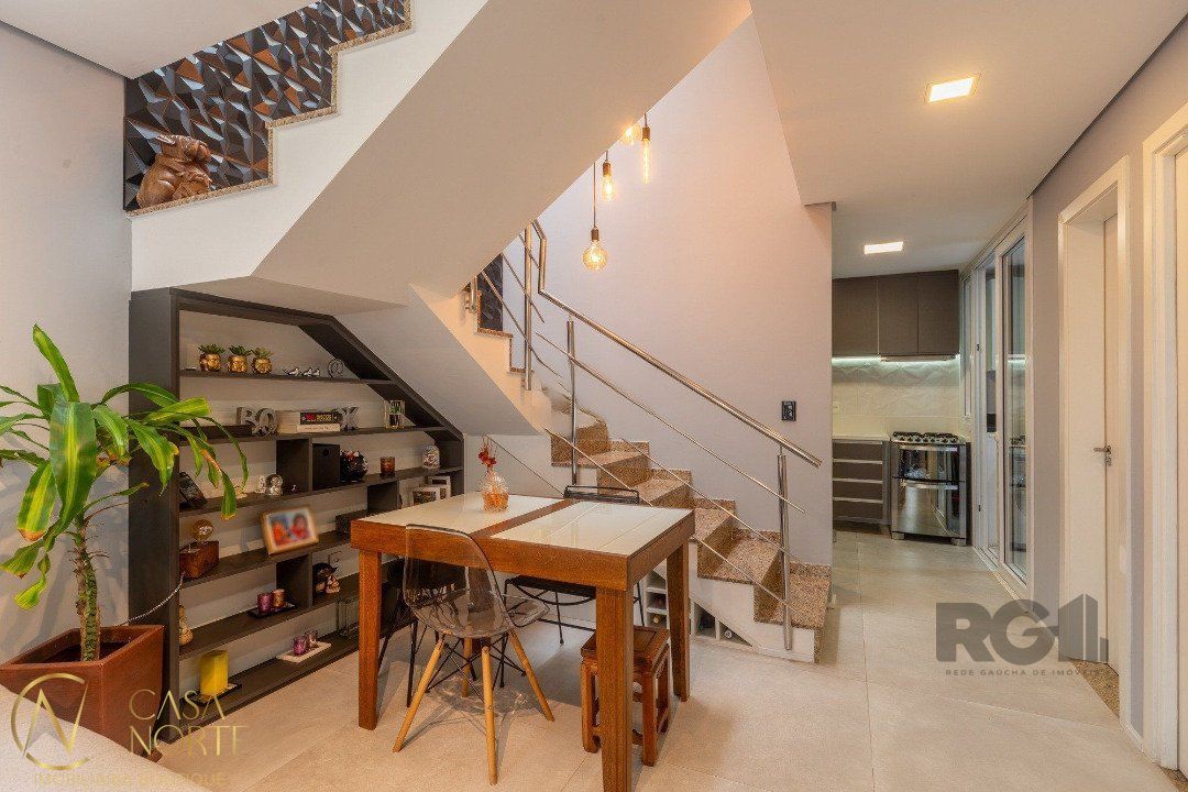 Casa de Condomínio à venda com 3 quartos, 155m², 3 suítes, 2 vagas, Rua Cangussu no bairro Nonoai em Porto Alegre