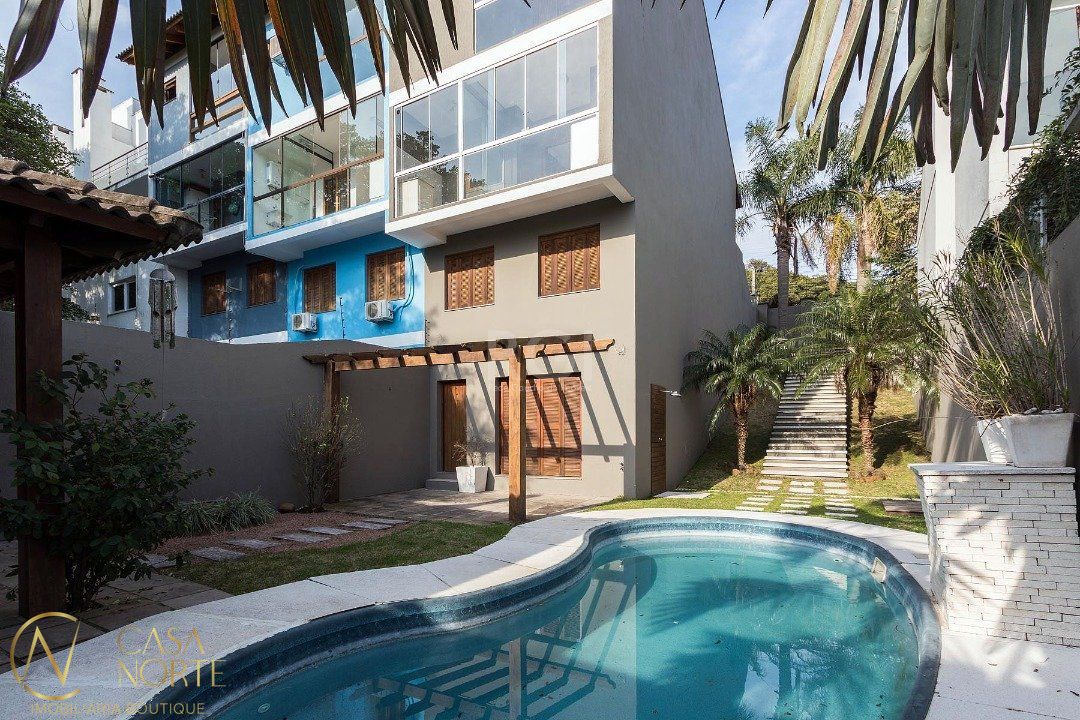 Casa de Condomínio à venda com 3 quartos, 262m², 1 suíte, 2 vagas, Rua Doutor Pitrez no bairro Aberta dos Morros em Porto Alegre