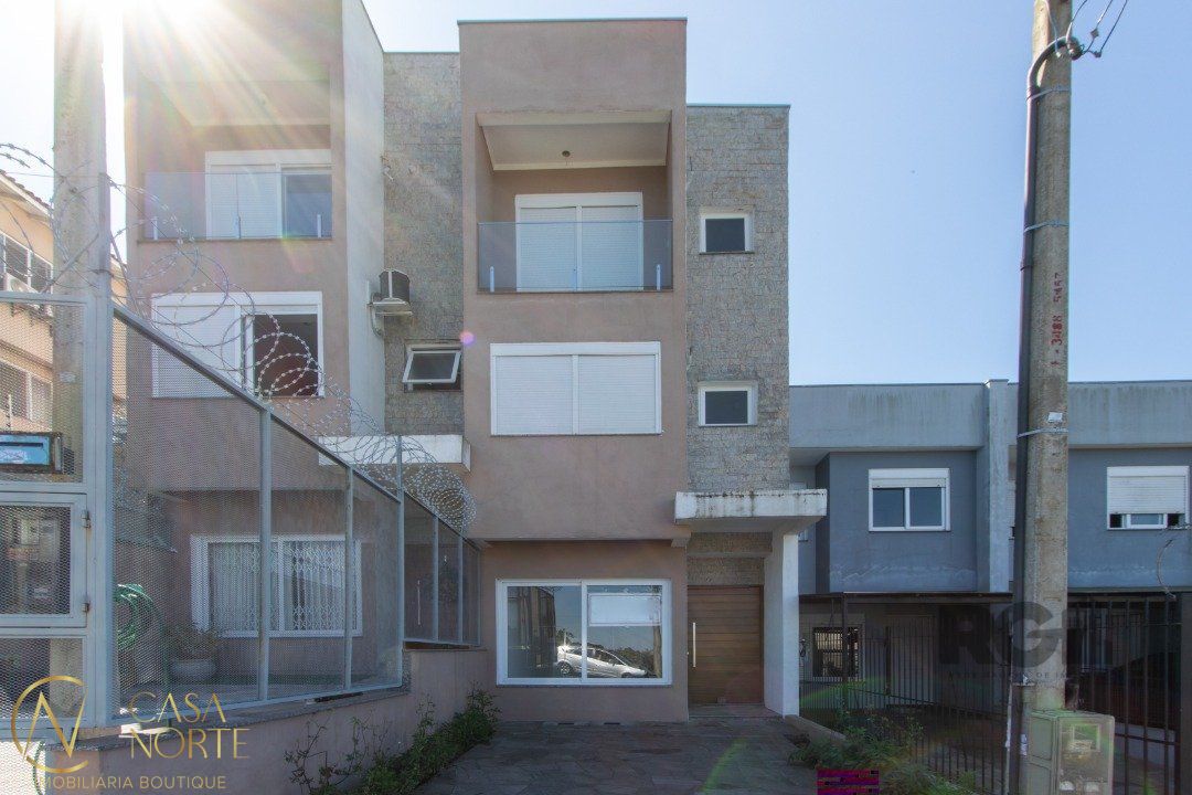 Sobrado à venda com 4 quartos, 165m², 4 suítes, 1 vaga, Avenida Altos do Santa Rita no bairro Aberta dos Morros em Porto Alegre