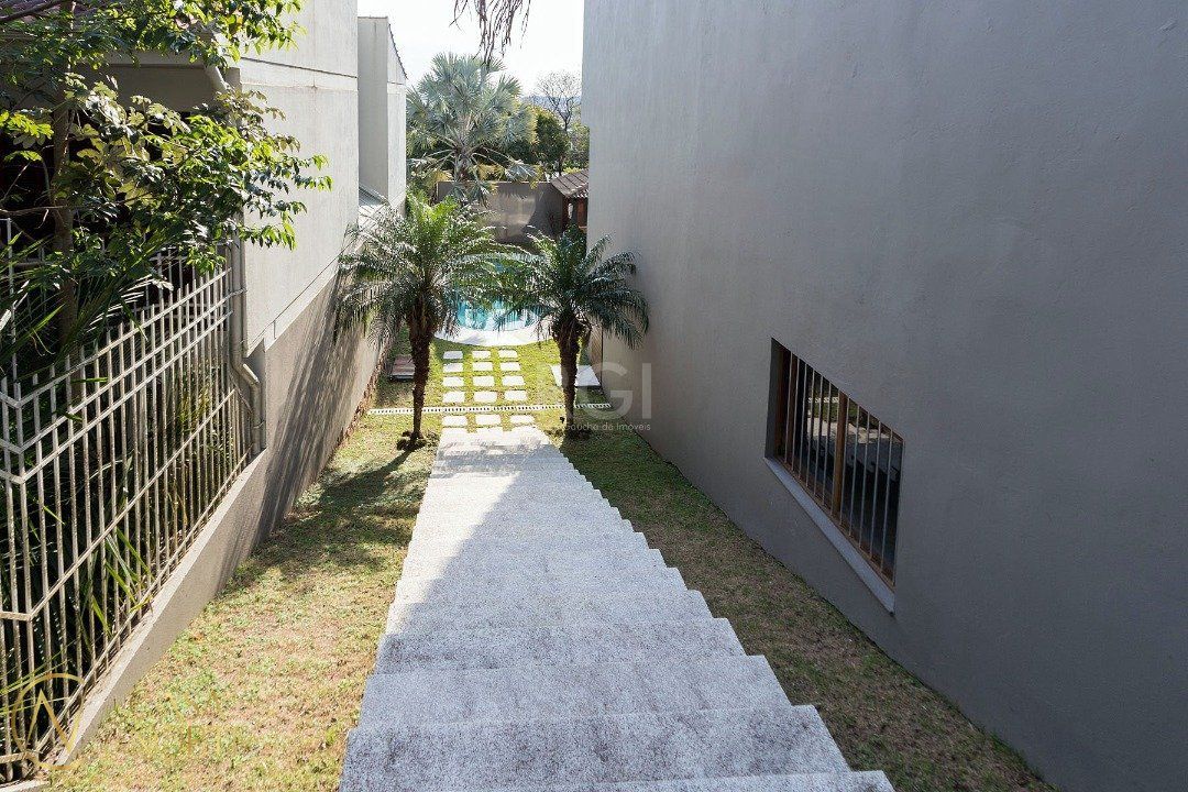 Casa de Condomínio à venda com 3 quartos, 262m², 1 suíte, 2 vagas, Rua Doutor Pitrez no bairro Aberta dos Morros em Porto Alegre