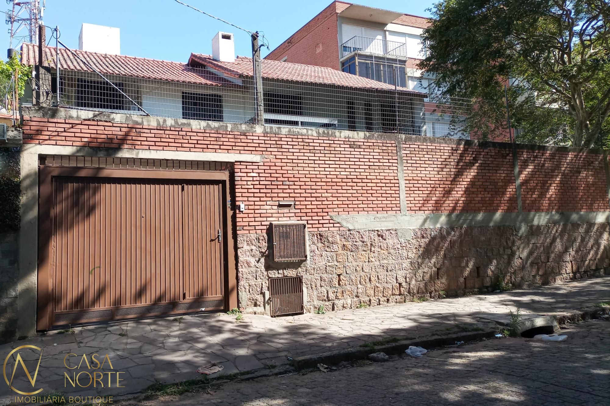 Casa à venda com 2 quartos, 286m², 1 suíte, 3 vagas, Rua Dona Maria no bairro Santa Tereza em Porto Alegre