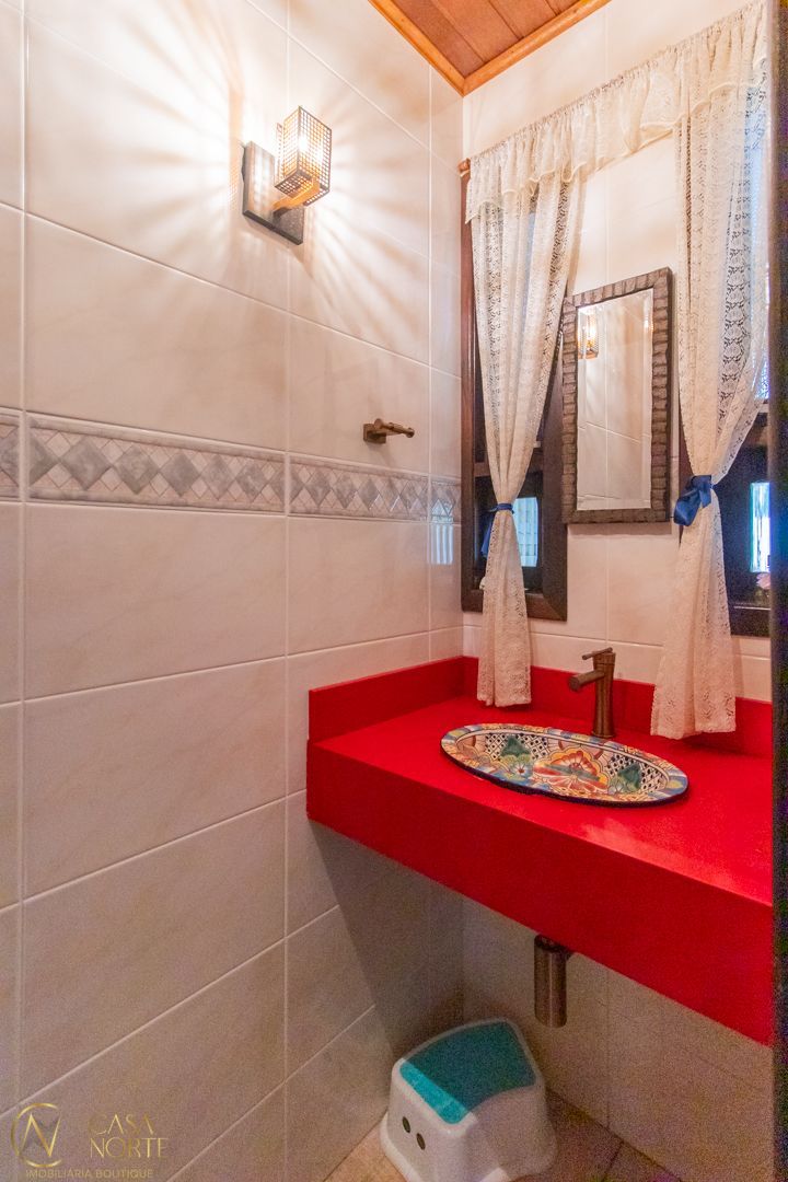 Casa à venda com 3 quartos, 291m², 1 suíte, 3 vagas, Rua Doutor Pitrez no bairro Ipanema em Porto Alegre