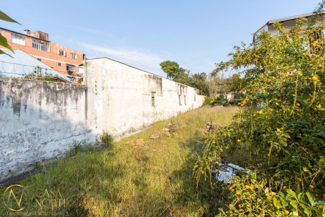 Terreno à venda  com 325m², Rua Tamandaré no bairro Camaquã em Porto Alegre