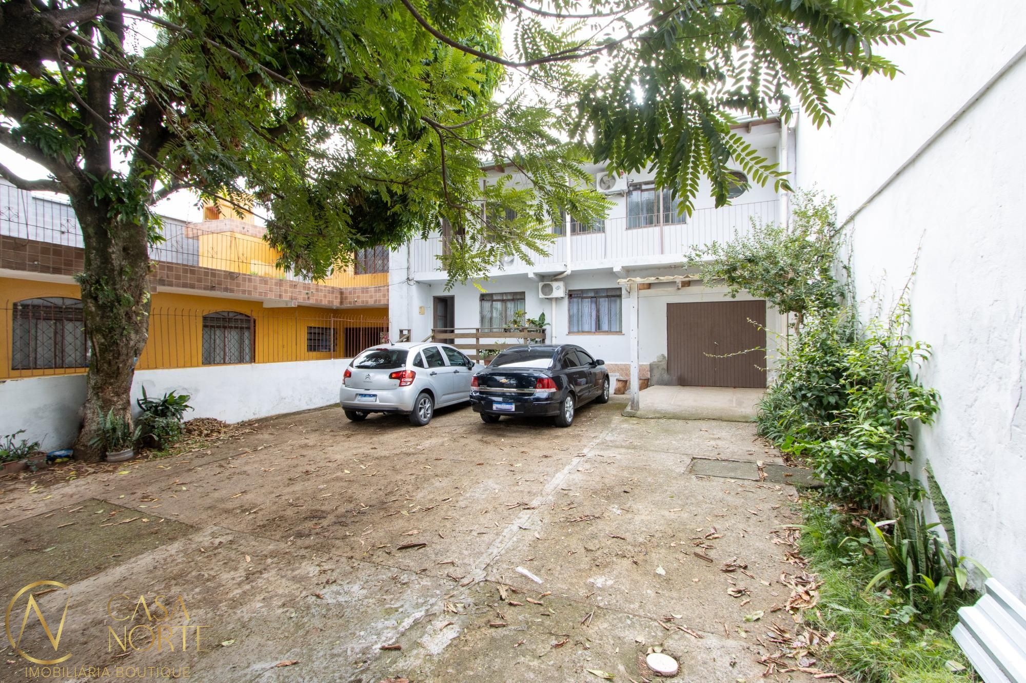 Casa à venda com 4 quartos, 181m², 1 suíte, 4 vagas, Rua Dona Malvina no bairro Santa Tereza em Porto Alegre
