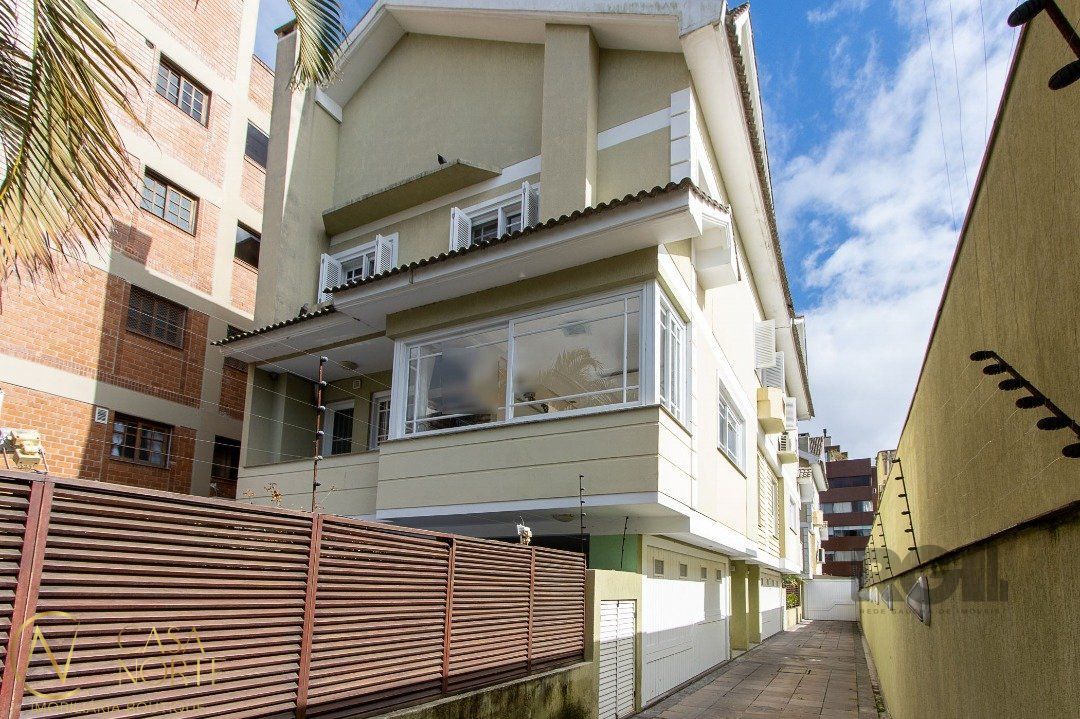 Casa de Condomínio à venda com 3 quartos, 191m², 1 suíte, 2 vagas, Rua José Gomes no bairro Tristeza em Porto Alegre