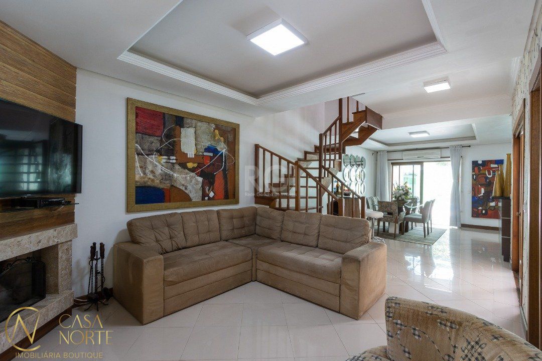 Casa à venda com 5 quartos, 222m², 1 suíte, 4 vagas, Rua Caribe no bairro Ipanema em Porto Alegre