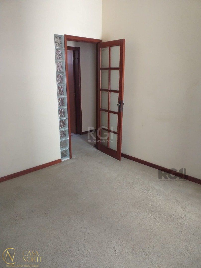 Apartamento à venda com 2 quartos, 60m², 1 vaga, Rua Cassio de Medeiros no bairro Tristeza em Porto Alegre
