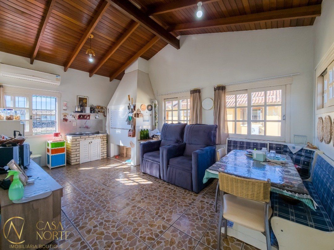 Casa de Condomínio à venda com 3 quartos, 182m², 1 suíte, 2 vagas, Rua Ladislau Neto no bairro Ipanema em Porto Alegre