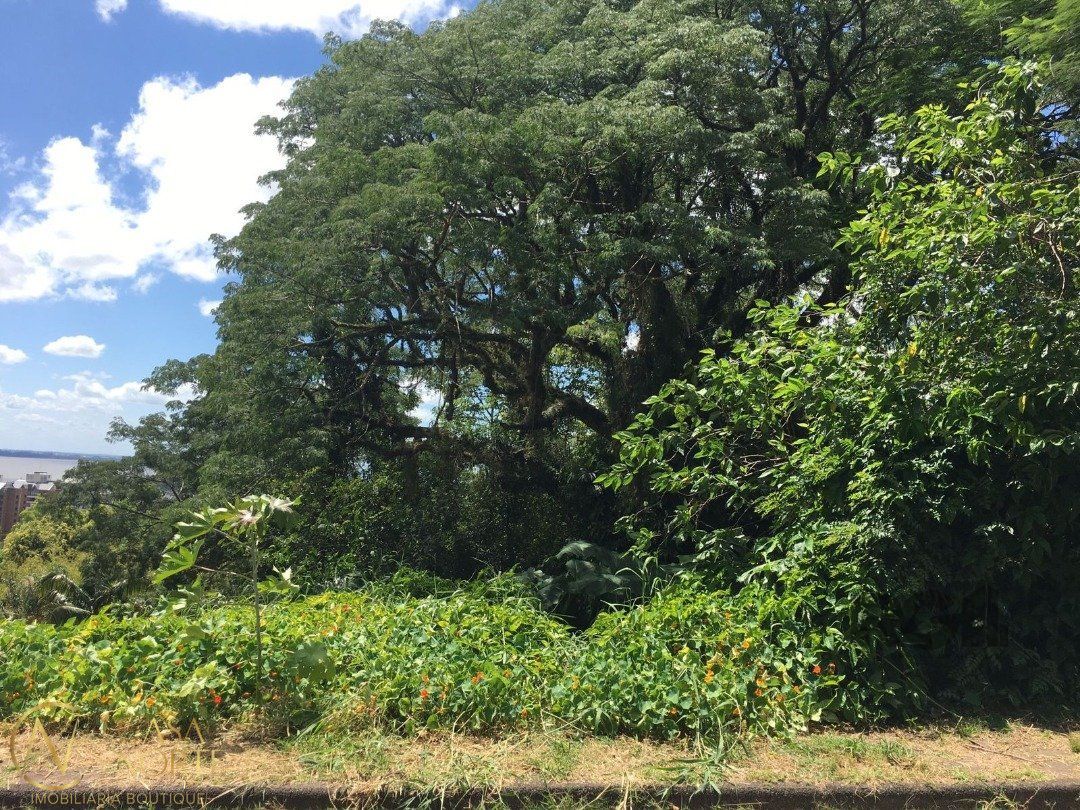 Terreno à venda  com 671m², Rua Liberal no bairro Tristeza em Porto Alegre