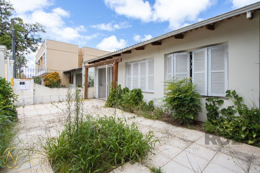 Casa à venda com 5 quartos, 239m², 1 suíte, 2 vagas, Rua Alvaro Pedro da Rosa no bairro Aberta dos Morros em Porto Alegre