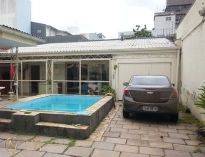 Casa à venda com 5 quartos, 330m², 1 suíte, 7 vagas, Rua Barao de Cerro Largo no bairro Menino Deus em Porto Alegre
