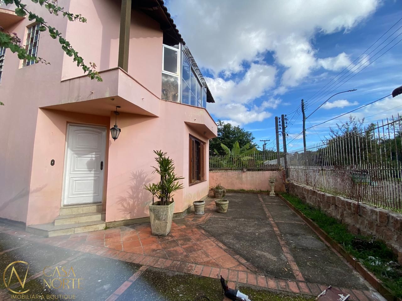 Casa à venda com 3 quartos, 253m², 1 suíte, 4 vagas, Avenida Guaiba no bairro Serraria em Porto Alegre